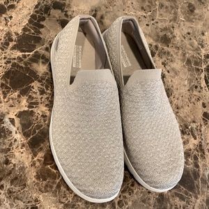 NWOT Skechers Tan Sparkle Air Cooled Slip Ons US 9